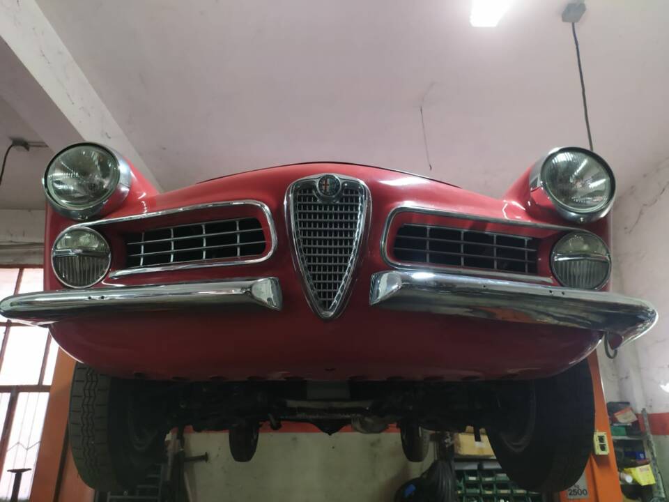 Image 3/19 of Alfa Romeo 2000 Spider (1959)