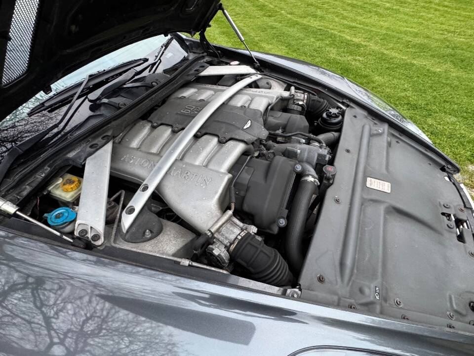 Image 23/25 of Aston Martin DB 9 Volante (2005)