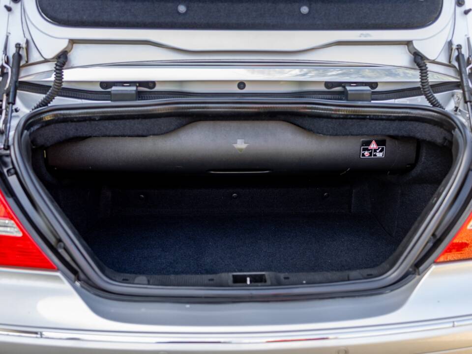 Image 13/50 of Mercedes-Benz CLK 55 AMG (2003)