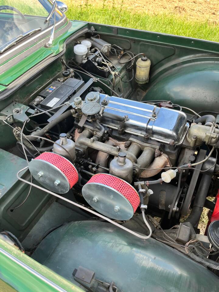 Image 13/18 of Triumph TR 4A IRS (1967)