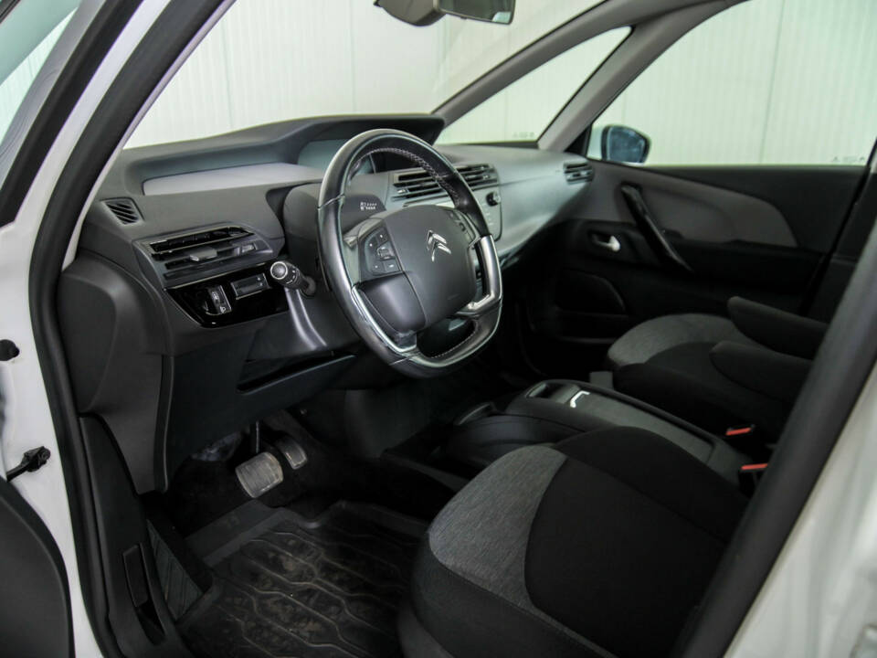 Image 11/50 of Citroën C4 Picasso 1.2 PureTech 130 (2017)