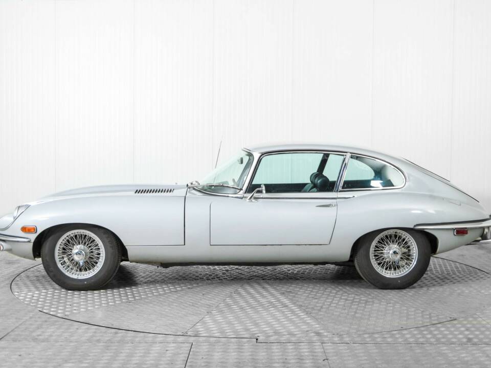 Image 6/47 de Jaguar E-Type (1969)