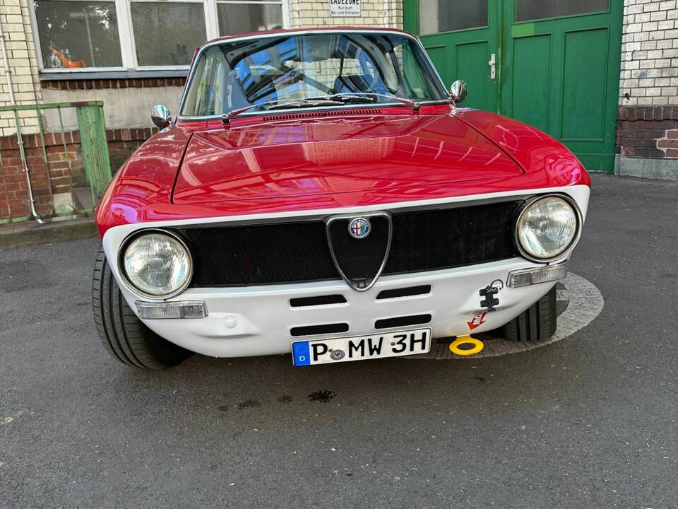 Image 4/29 of Alfa Romeo Giulia 1600 GT Junior (1972)