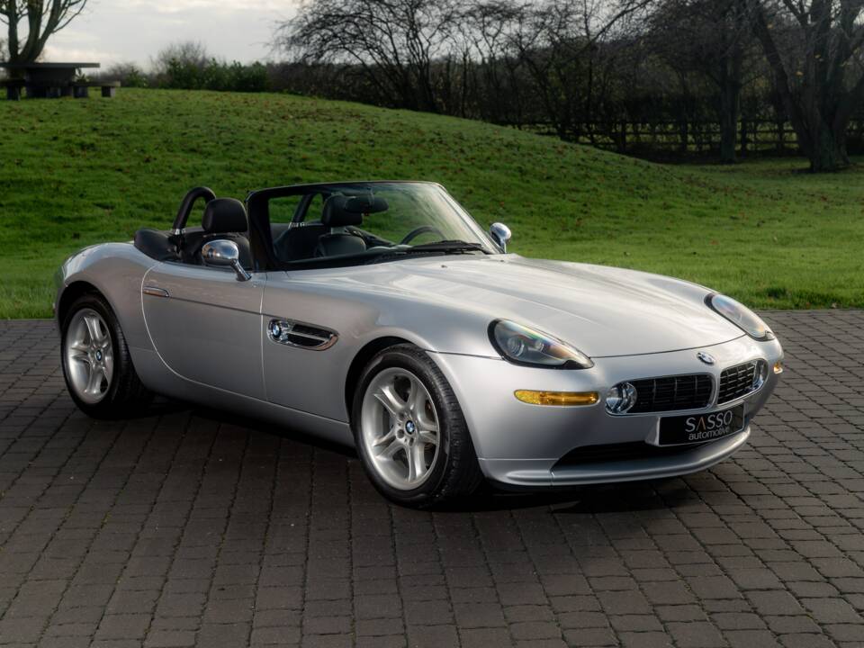 Image 36/84 of BMW Z8 (2001)