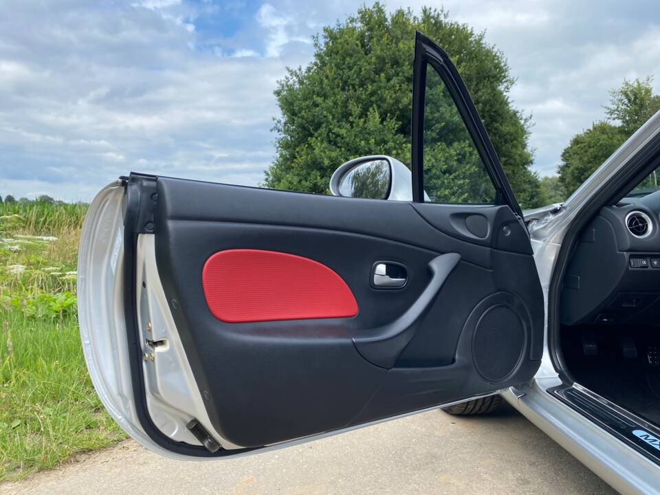 Afbeelding 9/63 van Mazda MX-5 1.6 (2004)