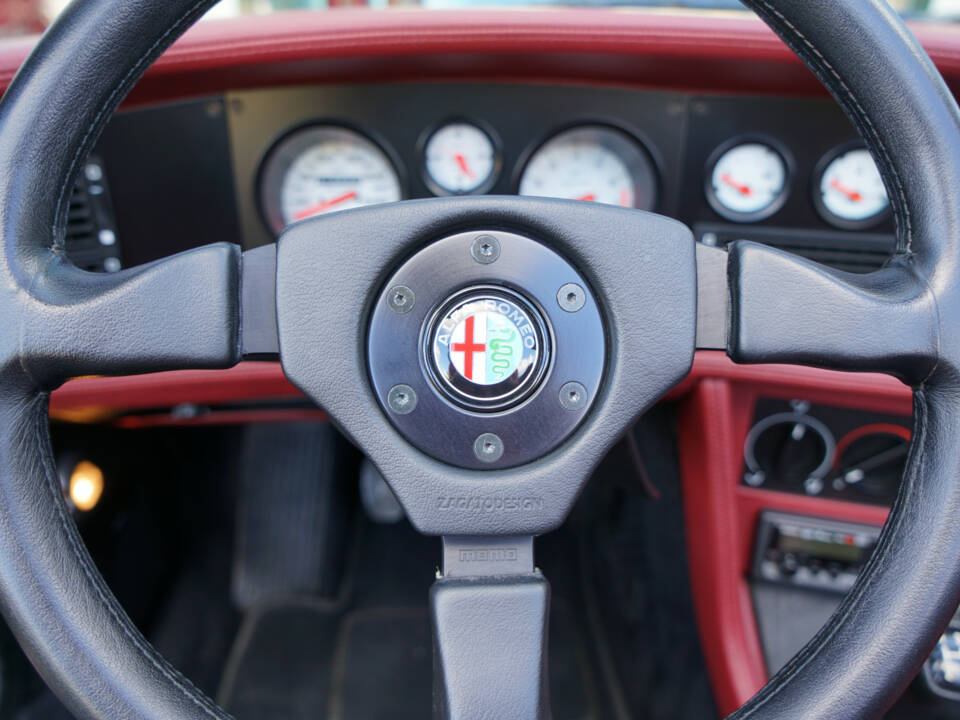 Image 38/50 of Alfa Romeo RZ (1993)