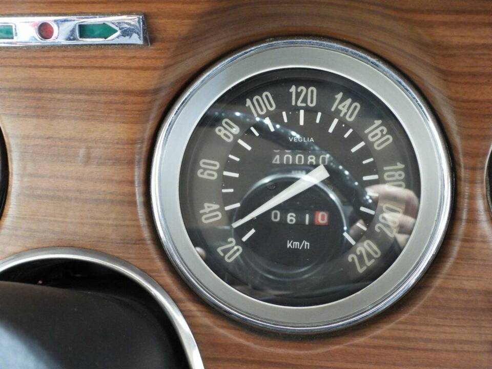 Image 7/15 of Alfa Romeo Giulia GT 1300 Junior (1968)