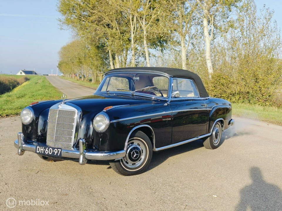 Immagine 18/49 di Mercedes-Benz 220 S Cabriolet (1958)