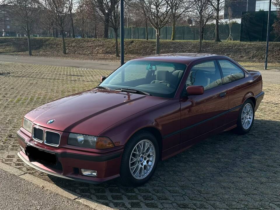 Bild 1/57 von BMW 320i (1993)