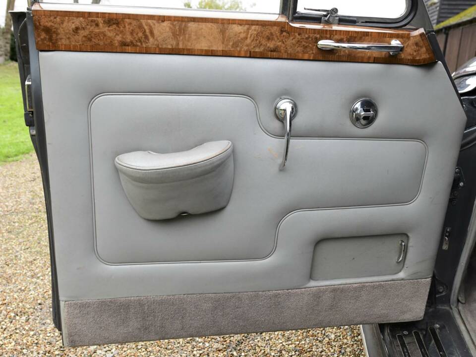 Image 30/50 of Bentley S 3 (1964)