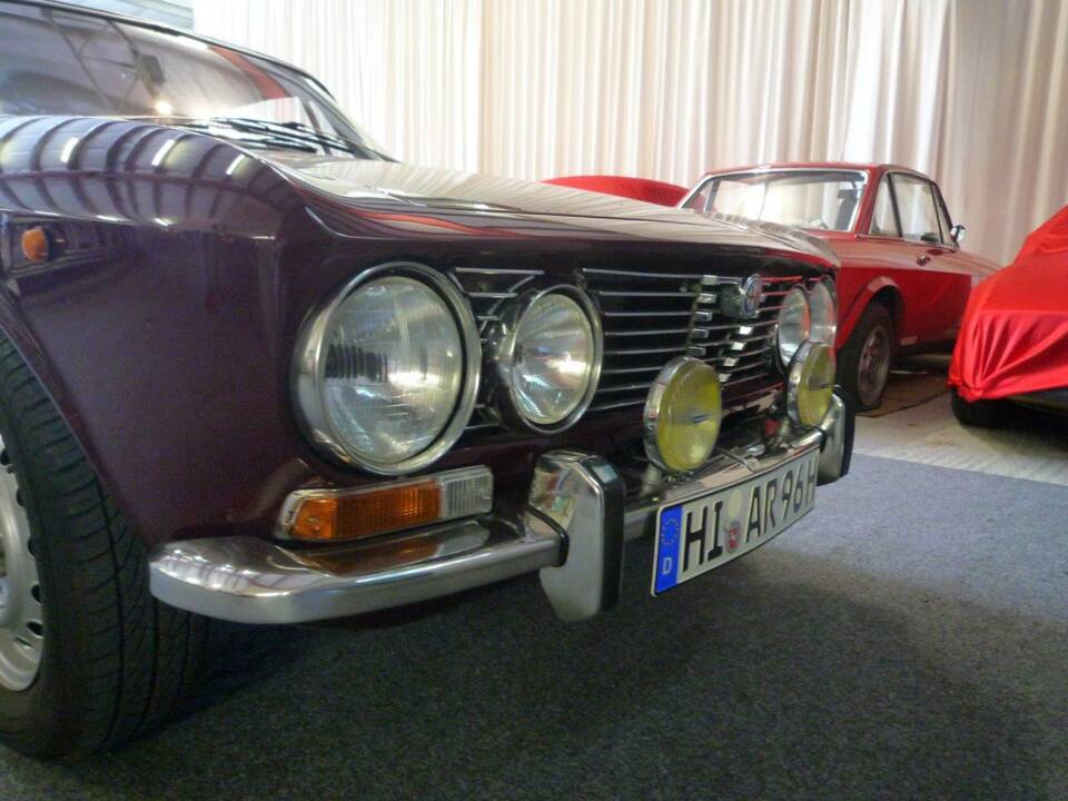 Image 10/12 of Alfa Romeo 2000 GT Veloce (1972)