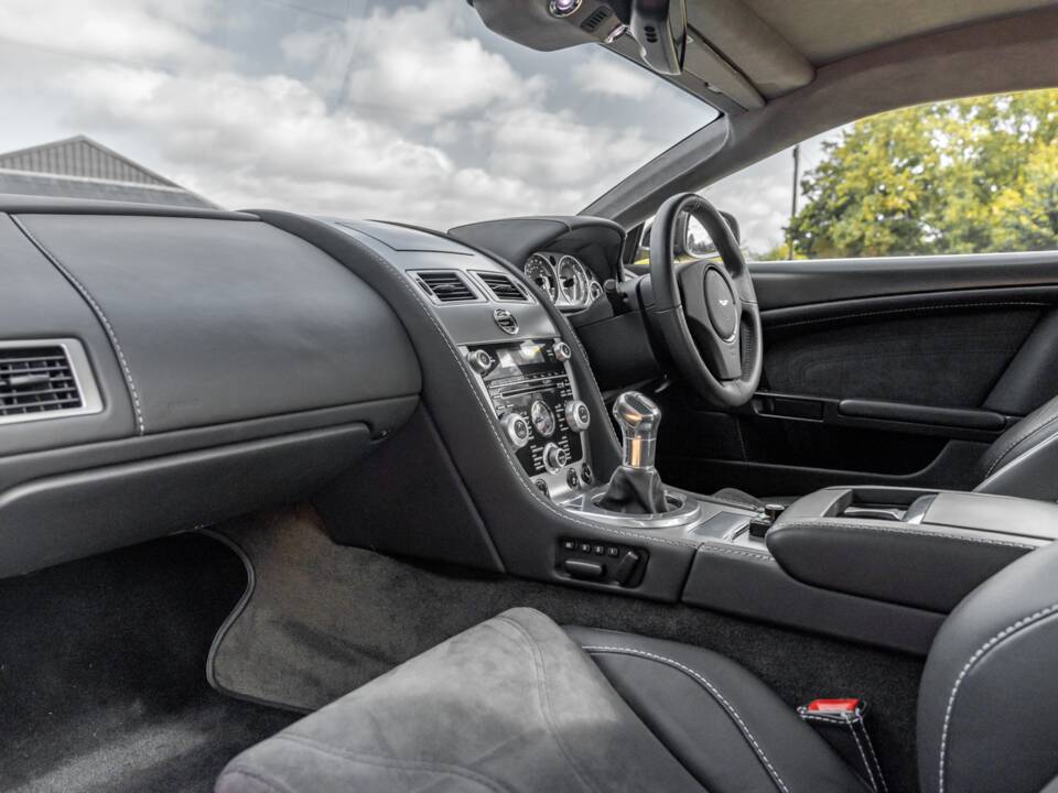 Image 4/77 of Aston Martin DBS (2009)