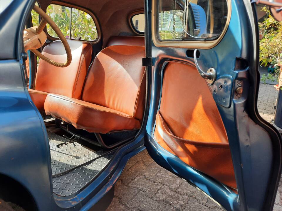 Bild 14/19 von Renault 4 CV (1952)