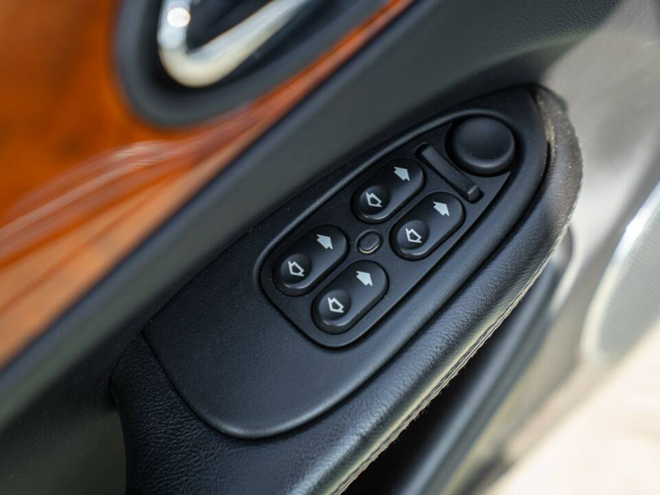 Bild 45/50 von Jaguar XJ 8 Executive (1997)