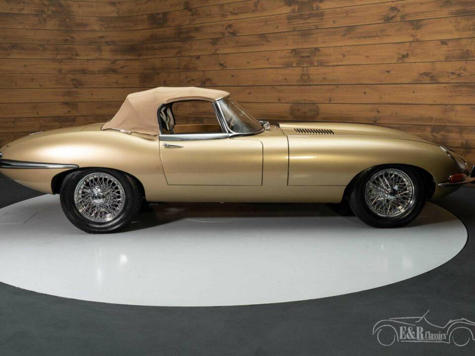 Image 10/18 de Jaguar E-Type (1967)