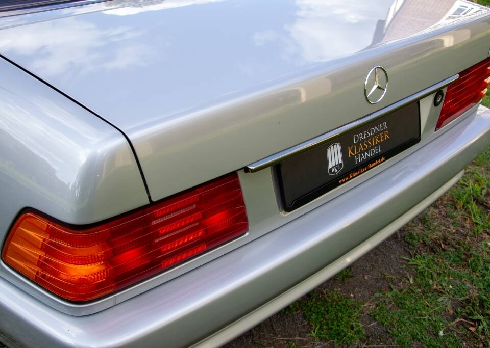 Image 25/34 of Mercedes-Benz 300 SL (1991)