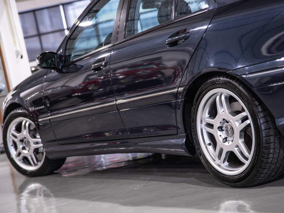 Bild 6/18 von Mercedes-Benz C 32 AMG (2001)