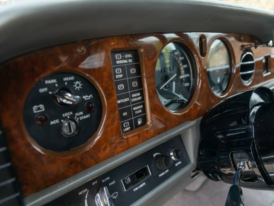 Image 23/50 of Rolls-Royce Silver Spirit (1987)