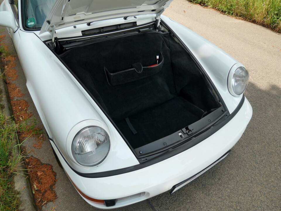 Bild 36/45 von Porsche 911 Carrera 2 (1993)