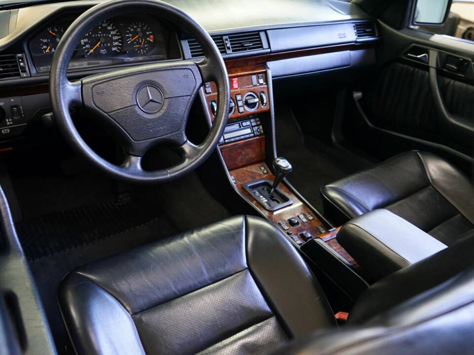 Bild 29/36 von Mercedes-Benz E 320 (1995)