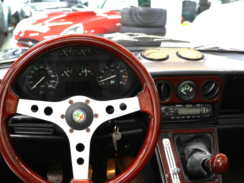 Bild 25/32 von Alfa Romeo 2.0 Spider (1989)