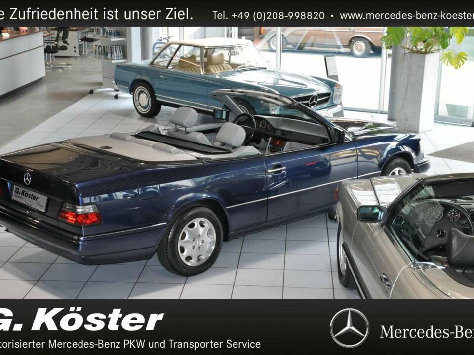 Image 1/13 of Mercedes-Benz E 220 (1995)
