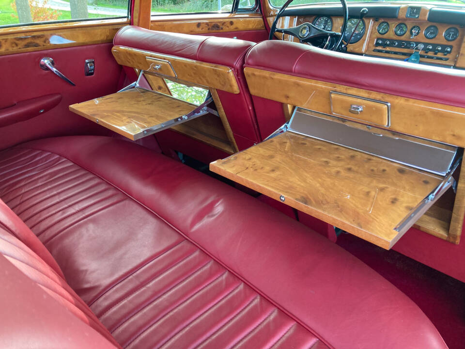 Image 19/52 de Jaguar 420 G (1967)
