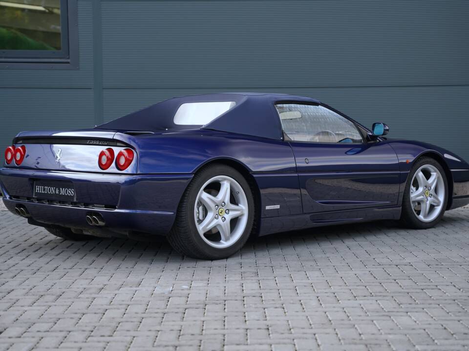 Image 35/50 de Ferrari F 355 Spider (1998)