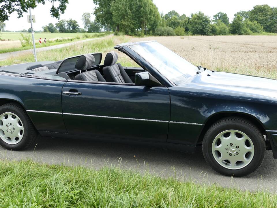 Bild 5/15 von Mercedes-Benz E 200 (1996)
