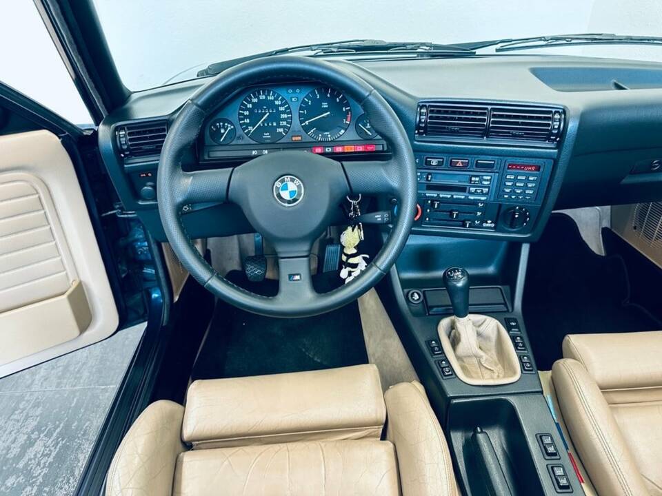 Image 16/29 de BMW 325i (1989)