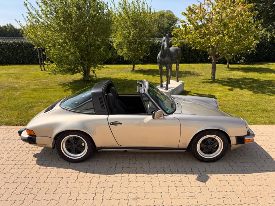 Image 7/88 of Porsche 911 Carrera 3.2 (1985)