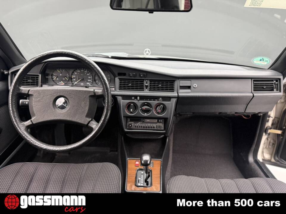 Bild 9/15 von Mercedes-Benz 190 E (1985)