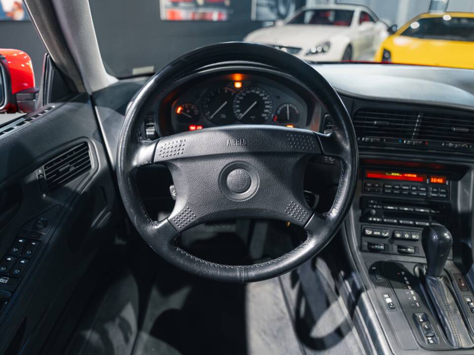 Image 32/33 of BMW 850i (1991)