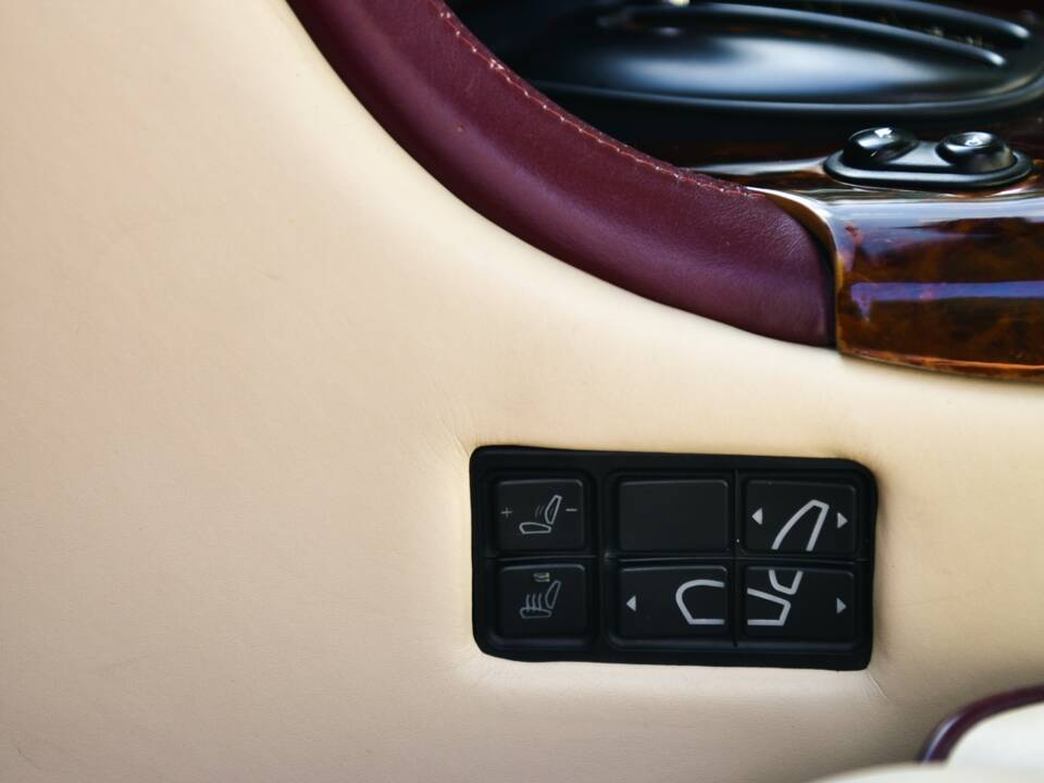 Obraz 46/50 pojazdu Aston Martin DB 7 (1997)
