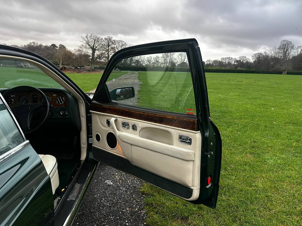 Bild 30/55 von Bentley Continental R (1992)