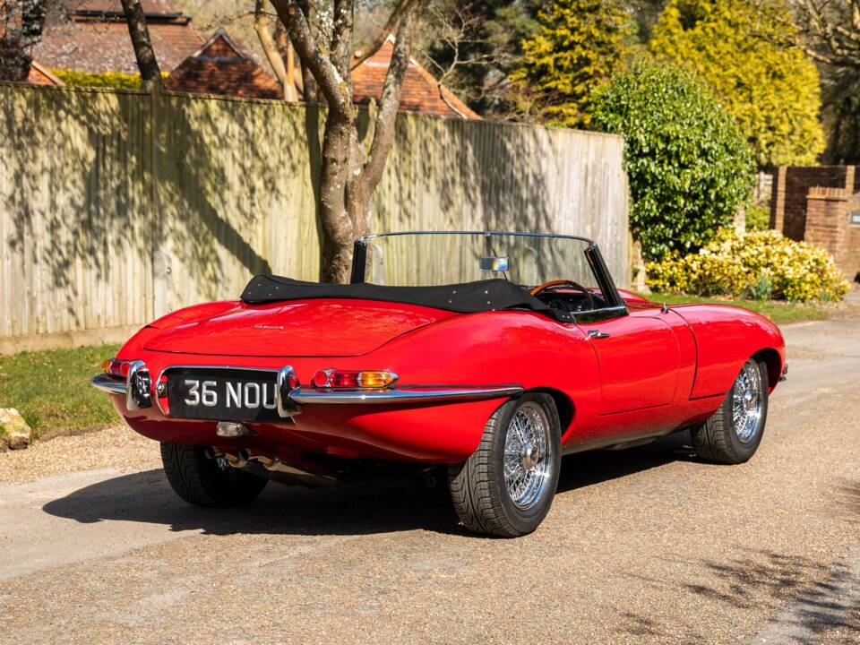 Image 3/44 of Jaguar E-Type 3.8 (1962)