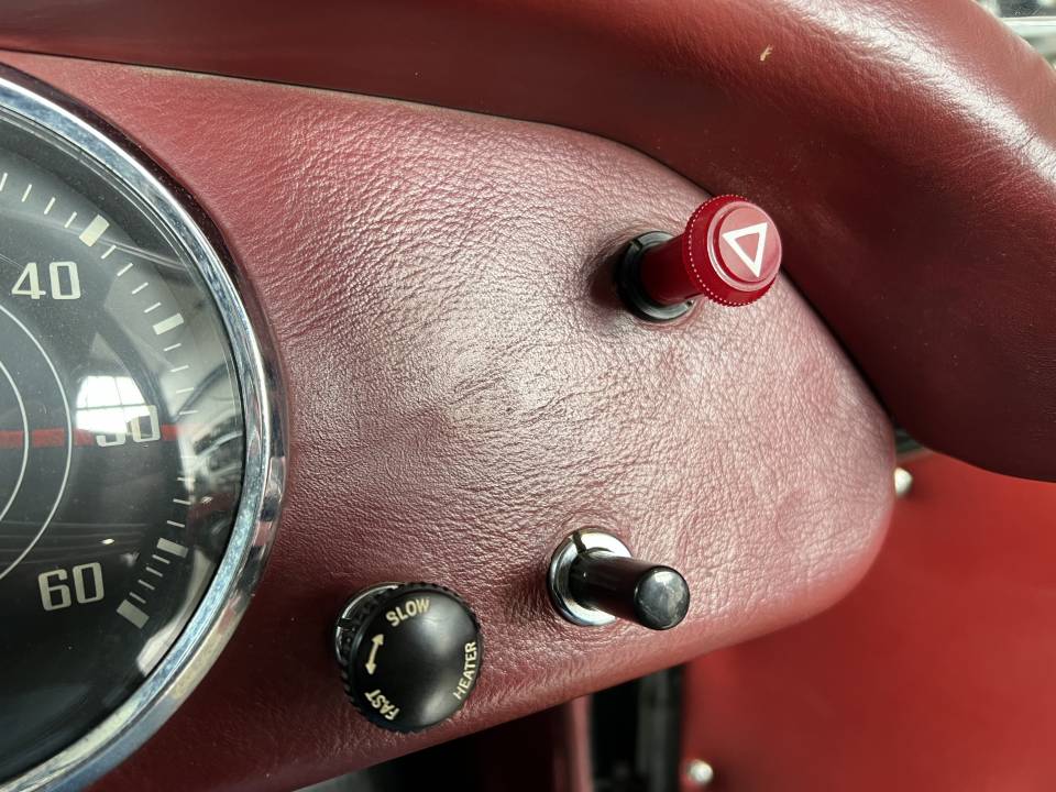 Immagine 26/34 di Triumph TR 2 (1955)