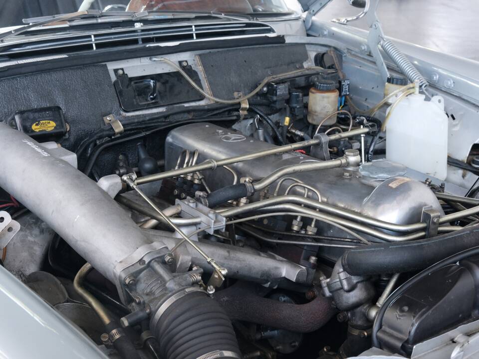 Image 36/49 of Mercedes-Benz 220 SE b (1962)