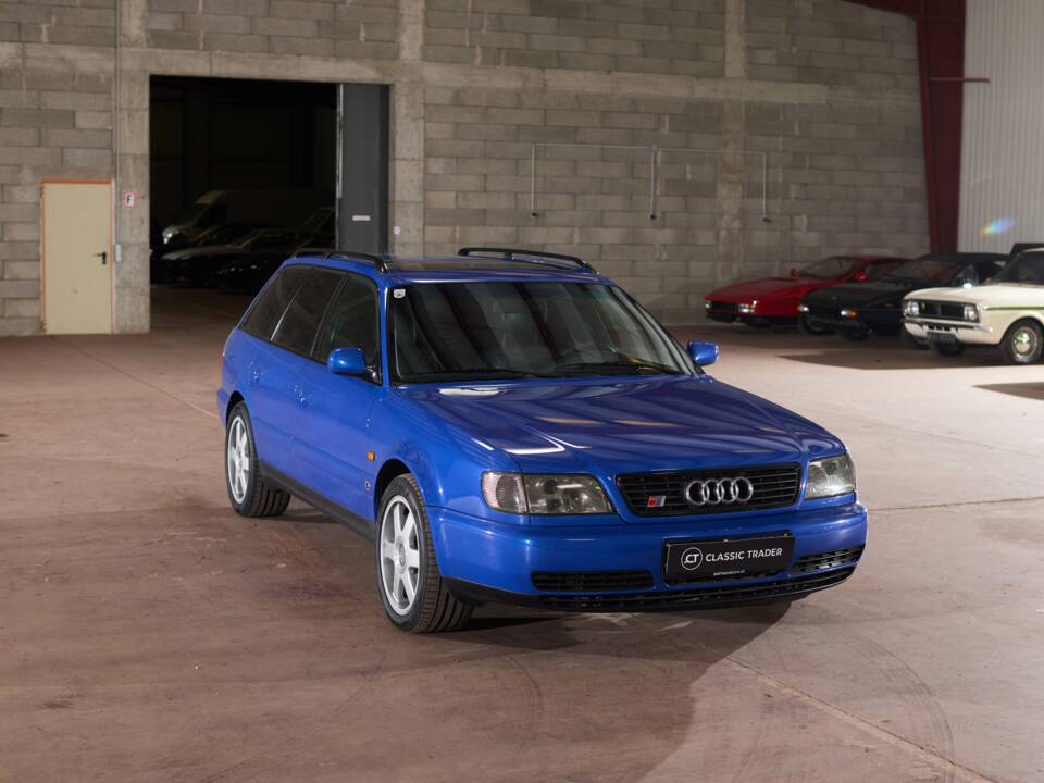 Image 25/113 of Audi S6 Plus Avant (1996)