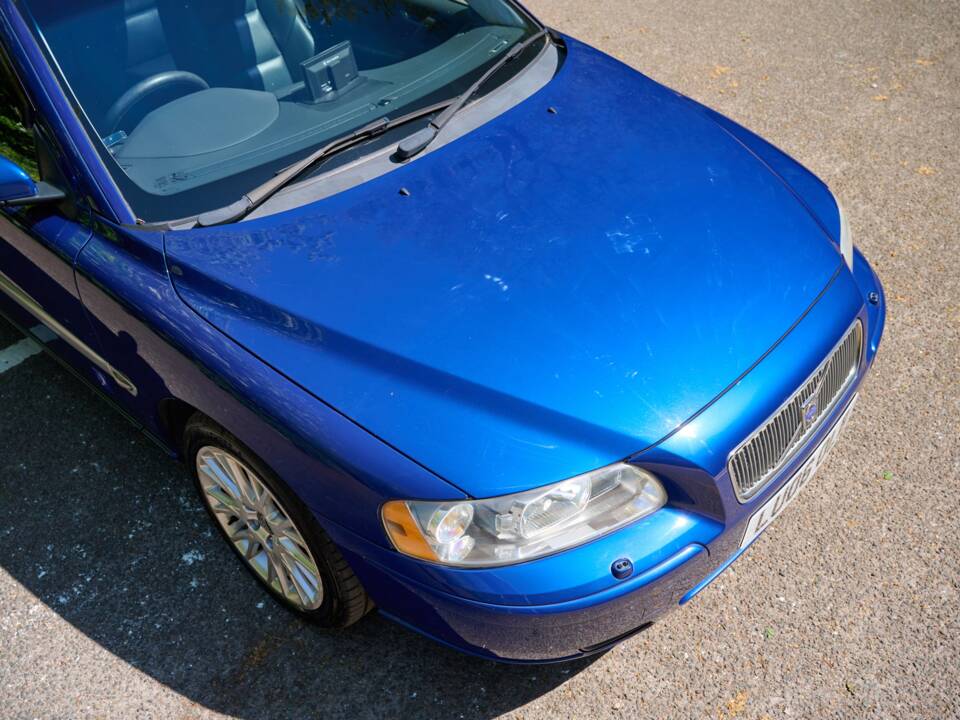 Image 33/50 of Volvo V 70 2.4 (2006)