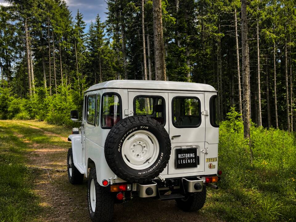 Image 15/67 of Toyota Land Cruiser FJ 40 (1982)