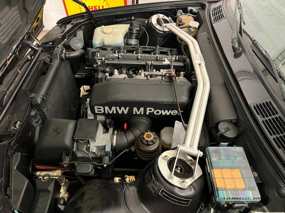 Image 6/20 of BMW M3 (1989)