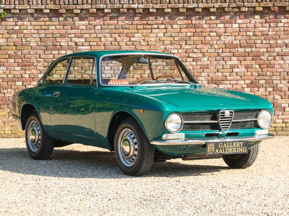 Bild 39/50 von Alfa Romeo Giulia 1300 GT Junior (1972)