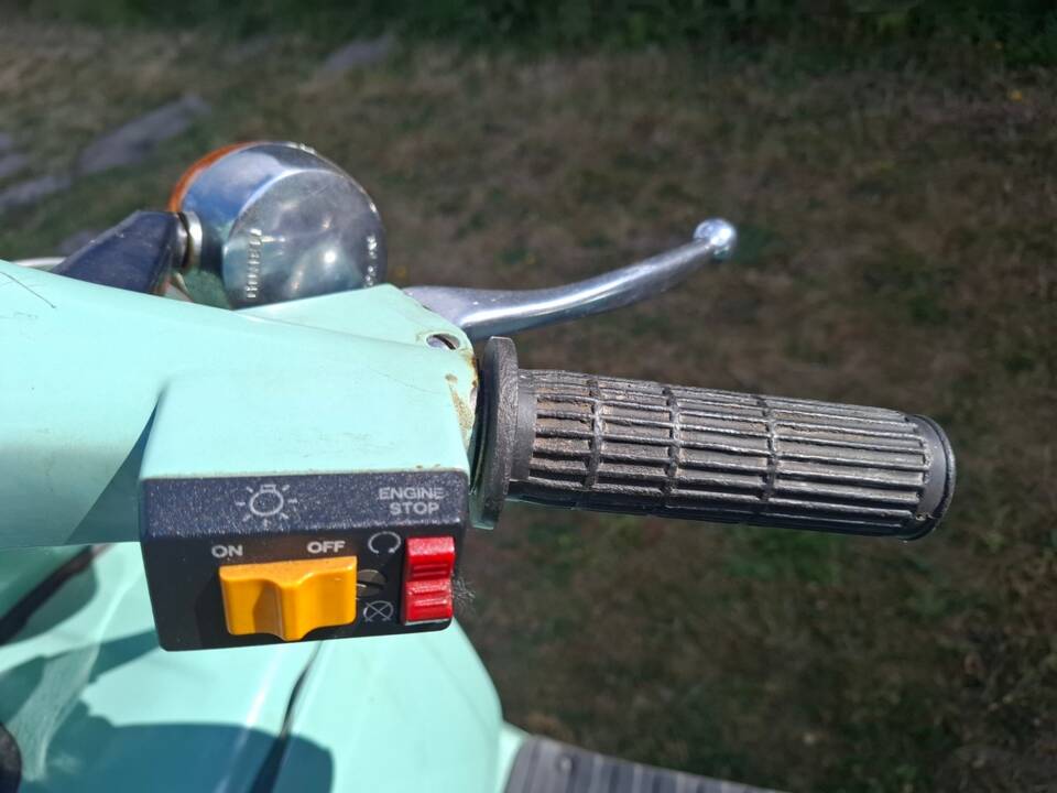 Image 18/48 of Bajaj DUMMY (1993)