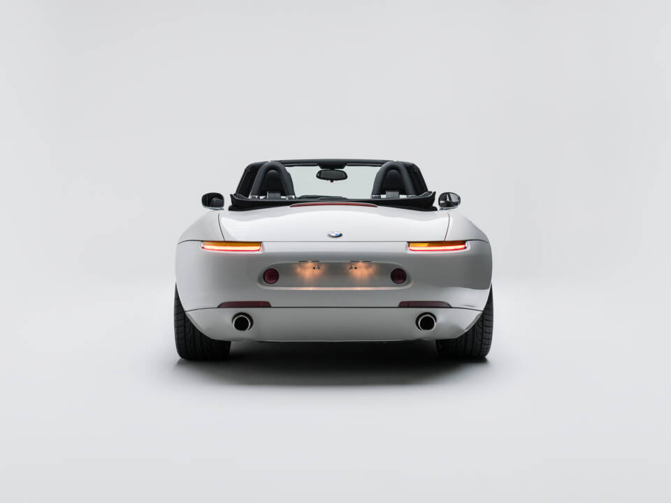 Image 17/80 of BMW Z8 (2000)