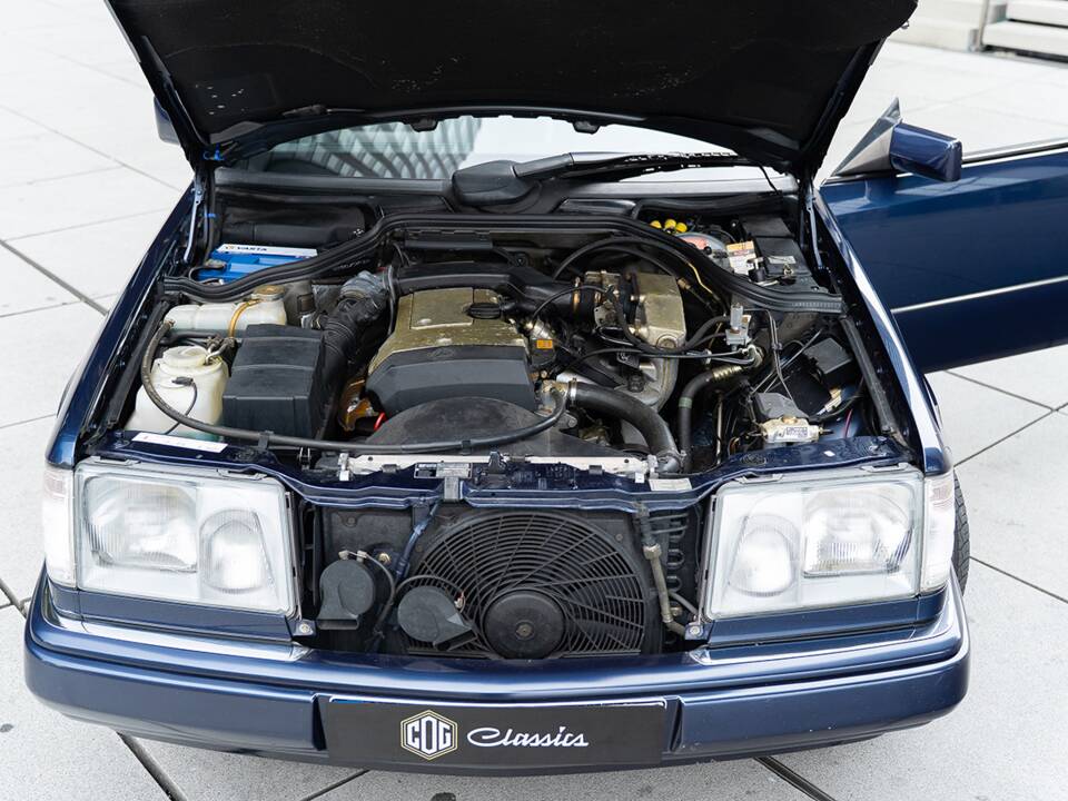 Image 41/45 of Mercedes-Benz E 220 (1995)