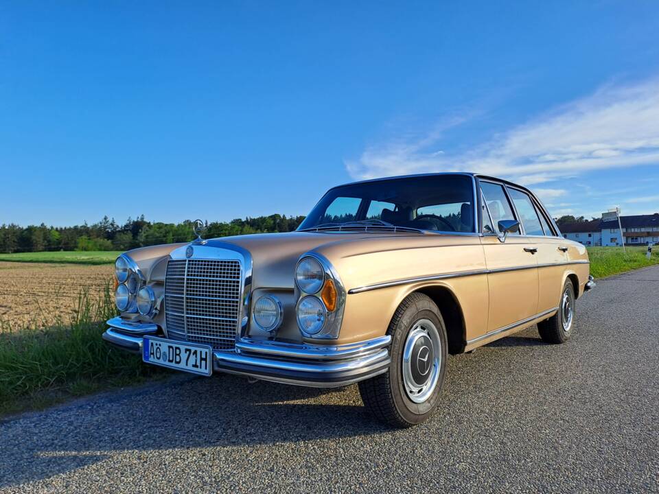 Image 3/73 of Mercedes-Benz 280 SE (1971)