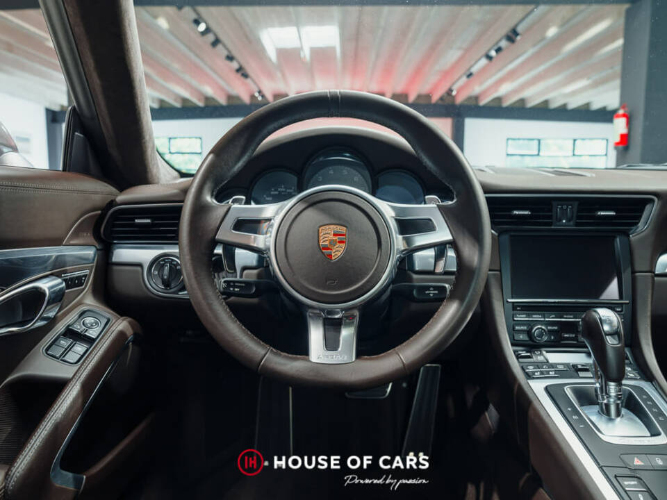 Image 15/23 of Porsche 911 Carrera 4S (2013)