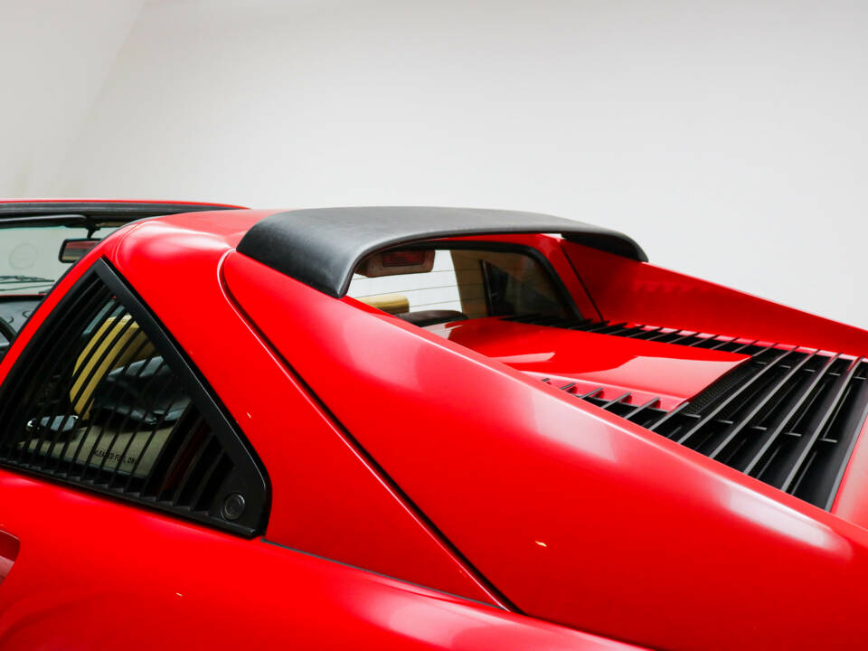 Image 17/20 de Ferrari 328 GTS (1987)