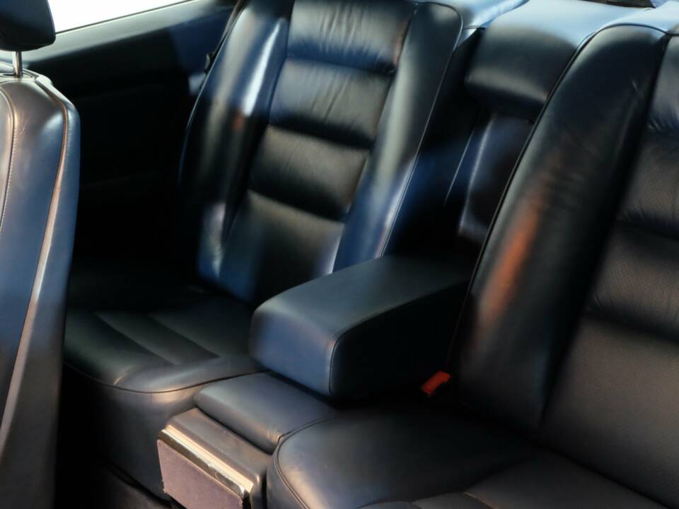 Image 13/29 of Mercedes-Benz 500 SEC (1985)